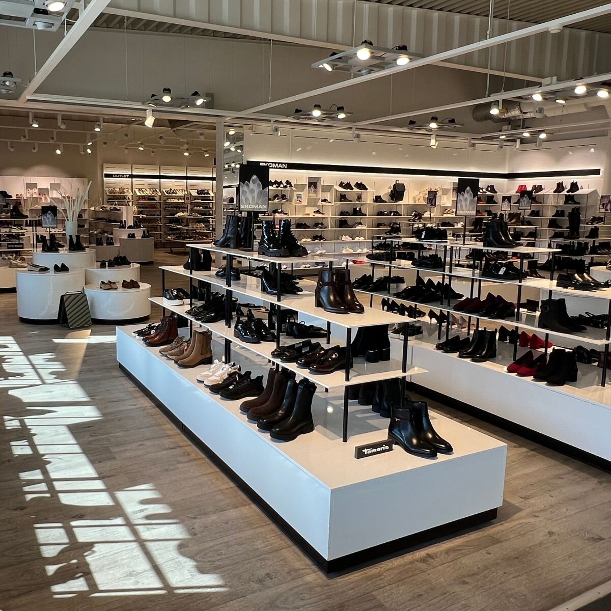 https://www.skoman.se/pub_docs/files/9-SKOMAN-Norrtalje-butik.jpg