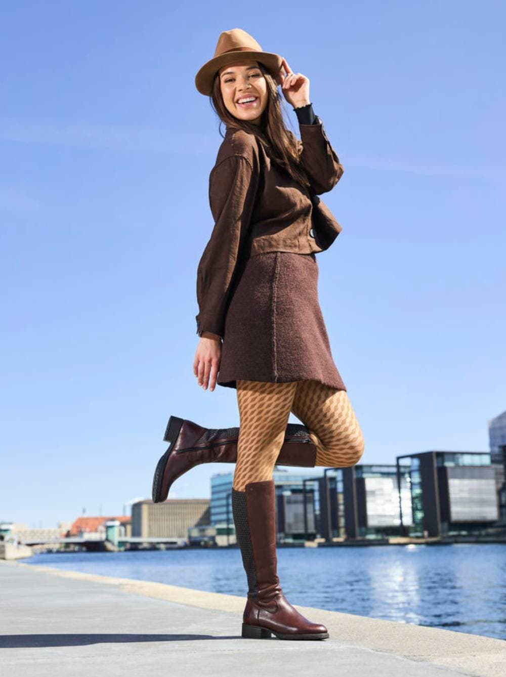 https://www.skoman.se/pub_docs/files/Catrow-Bruna-stovlar-AW25.jpg