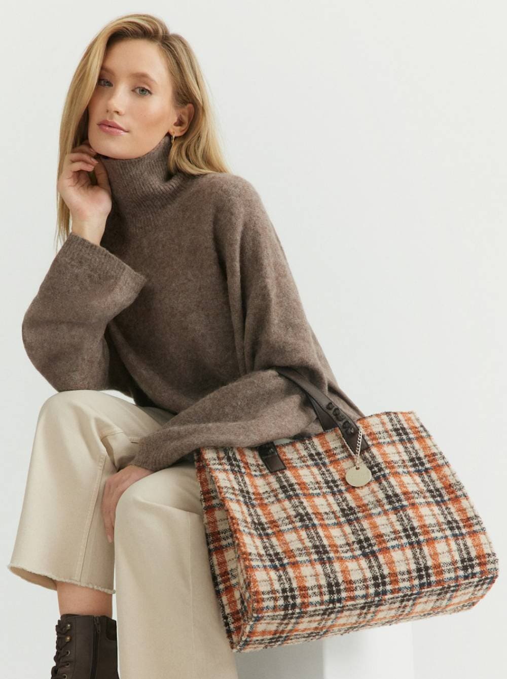 https://www.skoman.se/pub_docs/files/Catrow-startsida-Vaskor-AW25.jpg