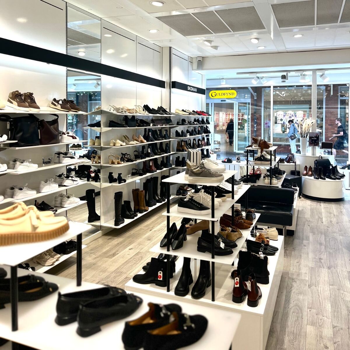 https://www.skoman.se/pub_docs/files/SKOMAN-Huddinge-centrum-butik-2.jpg