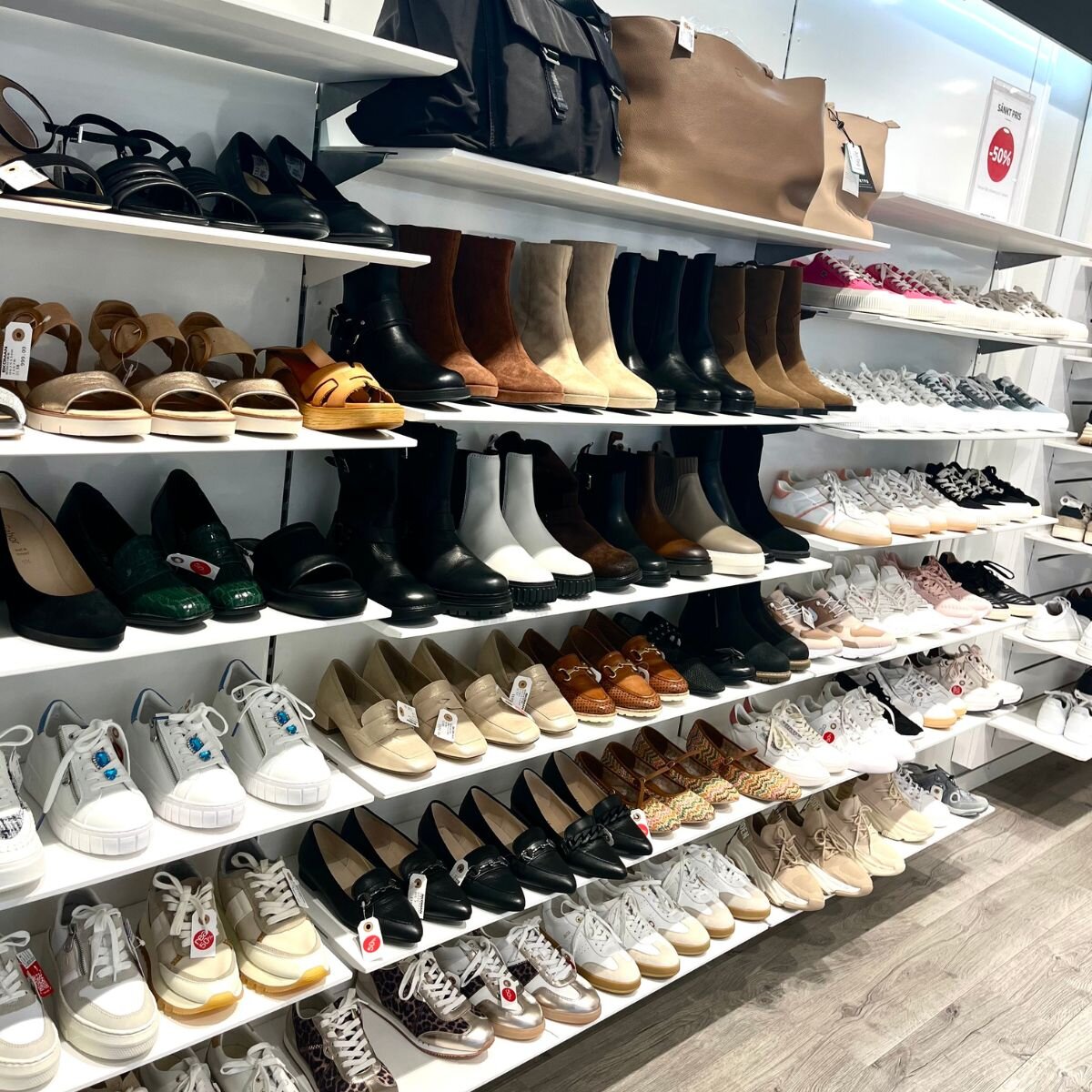 https://www.skoman.se/pub_docs/files/SKOMAN-Huddinge-centrum-butik-3.jpg