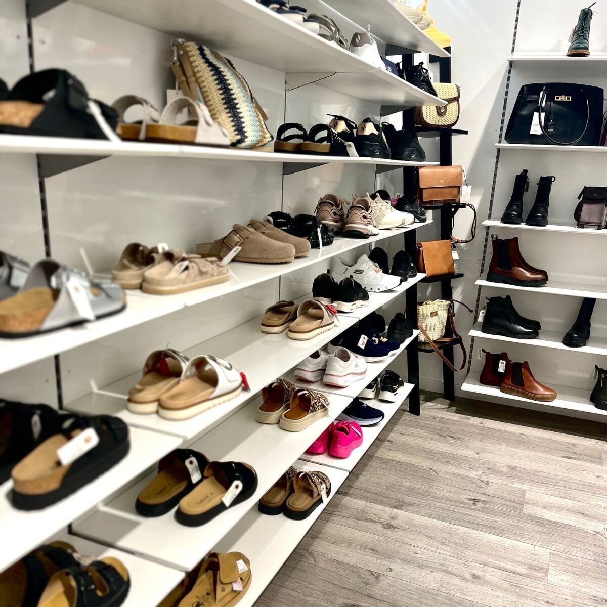 https://www.skoman.se/pub_docs/files/SKOMAN-Huddinge-centrum-butik-4.jpg