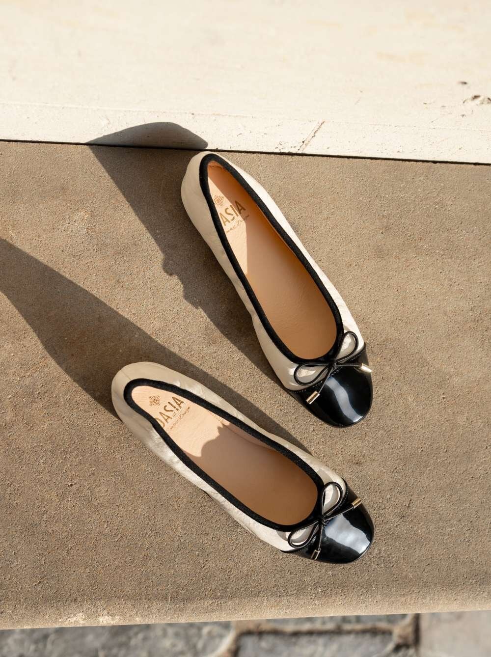 https://www.skoman.se/pub_docs/files/Startsida-Catrow-Ballerinaskor-SS25.jpg
