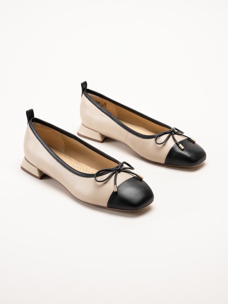 Clarks - Ubree15 Poppy D - Beige ballerina pumps i skinn