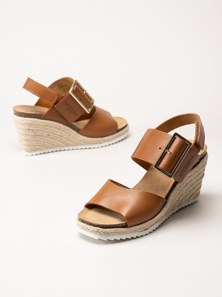 Sweeks - Tyra - Bruna kilklackade sandaletter i skinn