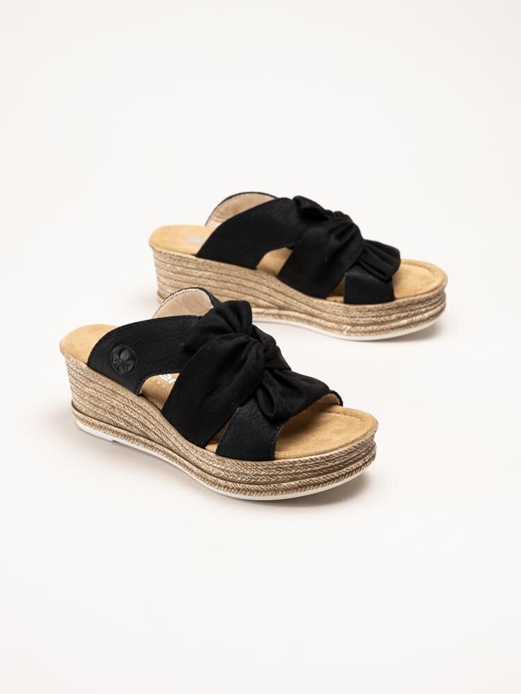 Rieker - Svarta slip in sandaletter med rosett