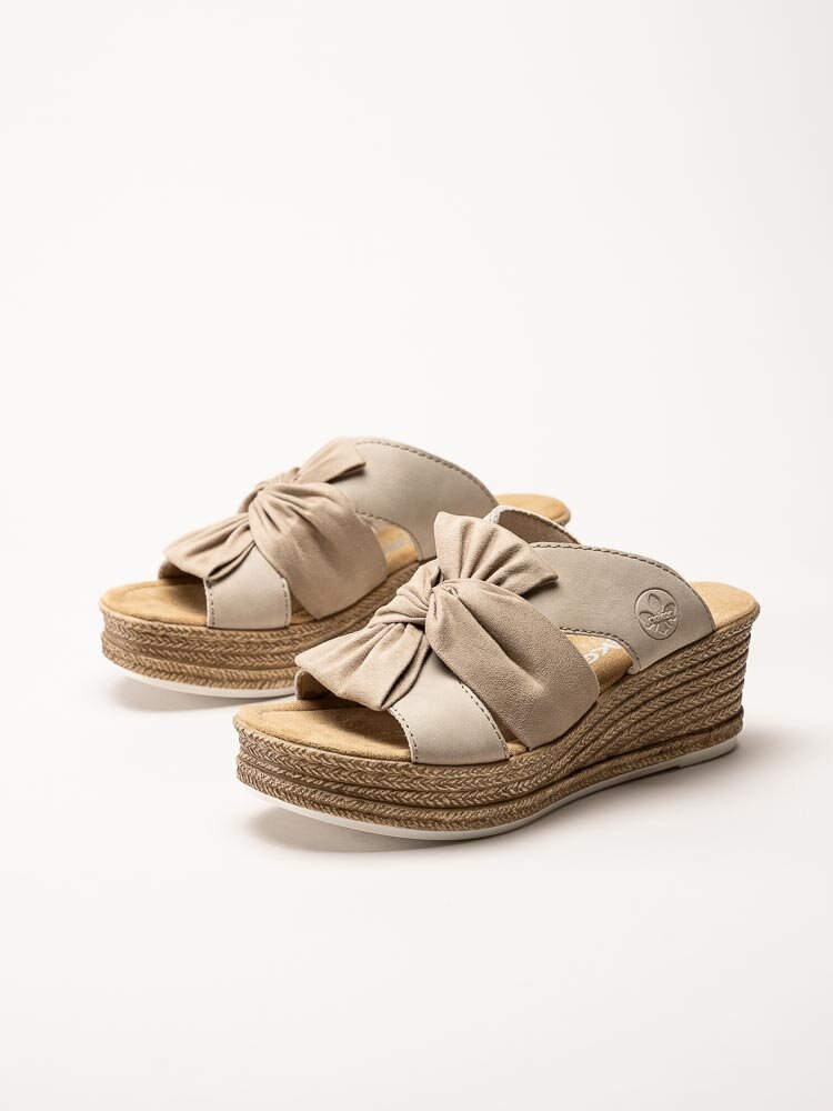 Rieker - Beige slip in sandaletter med rosett