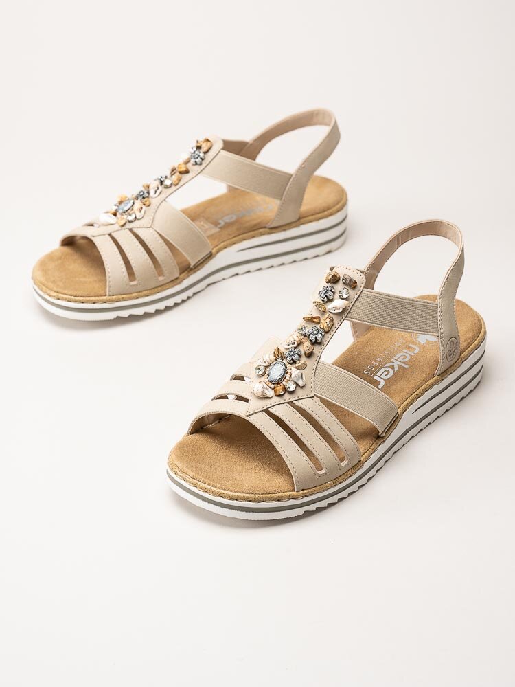 Rieker - Beige sandalett med dekorerad T-sleif