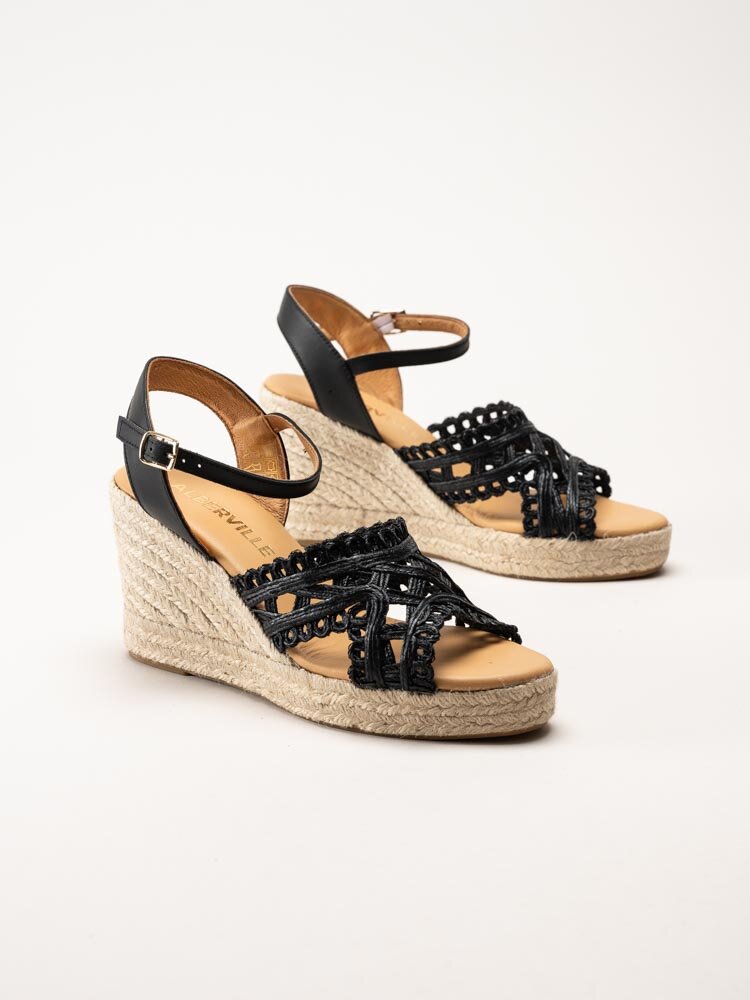 Alberville - Viveca Macrame - Svarta kilklackade sandaletter