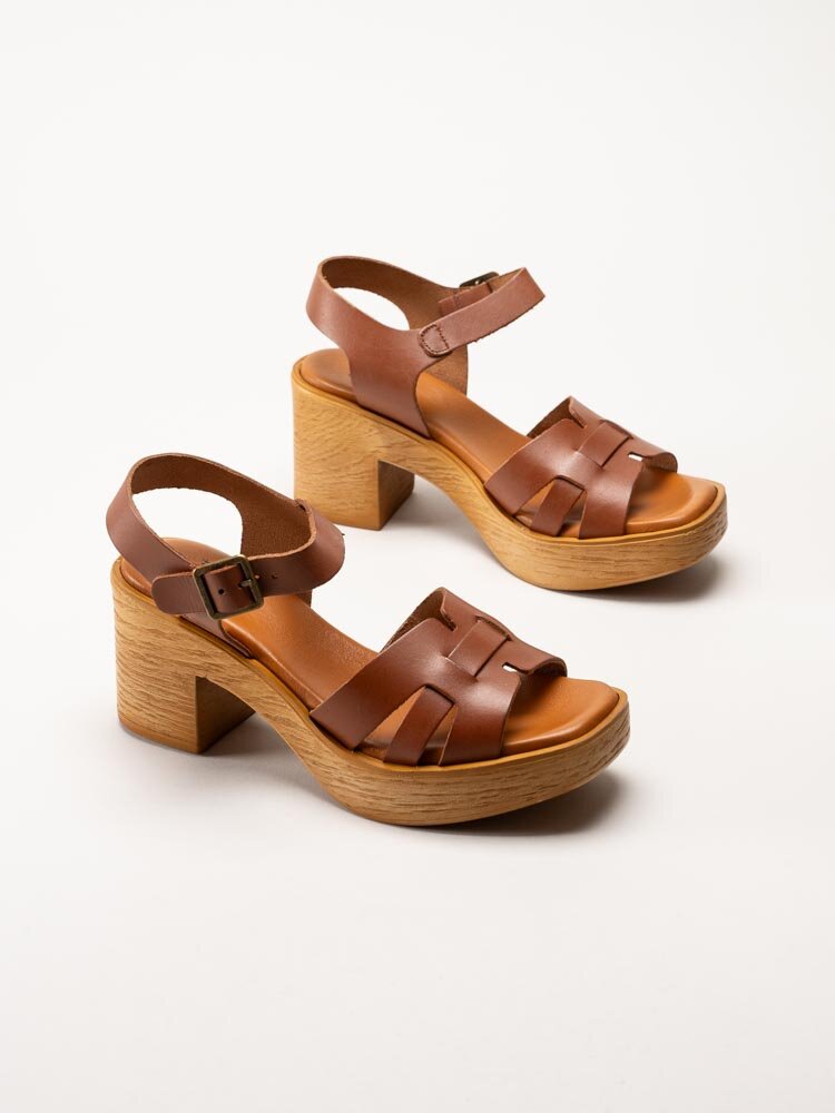 Effortless - Bruna skinnsandaletter med klack