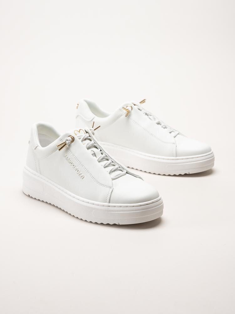 Marco Tozzi - Vita sneakers med gulddetaljer