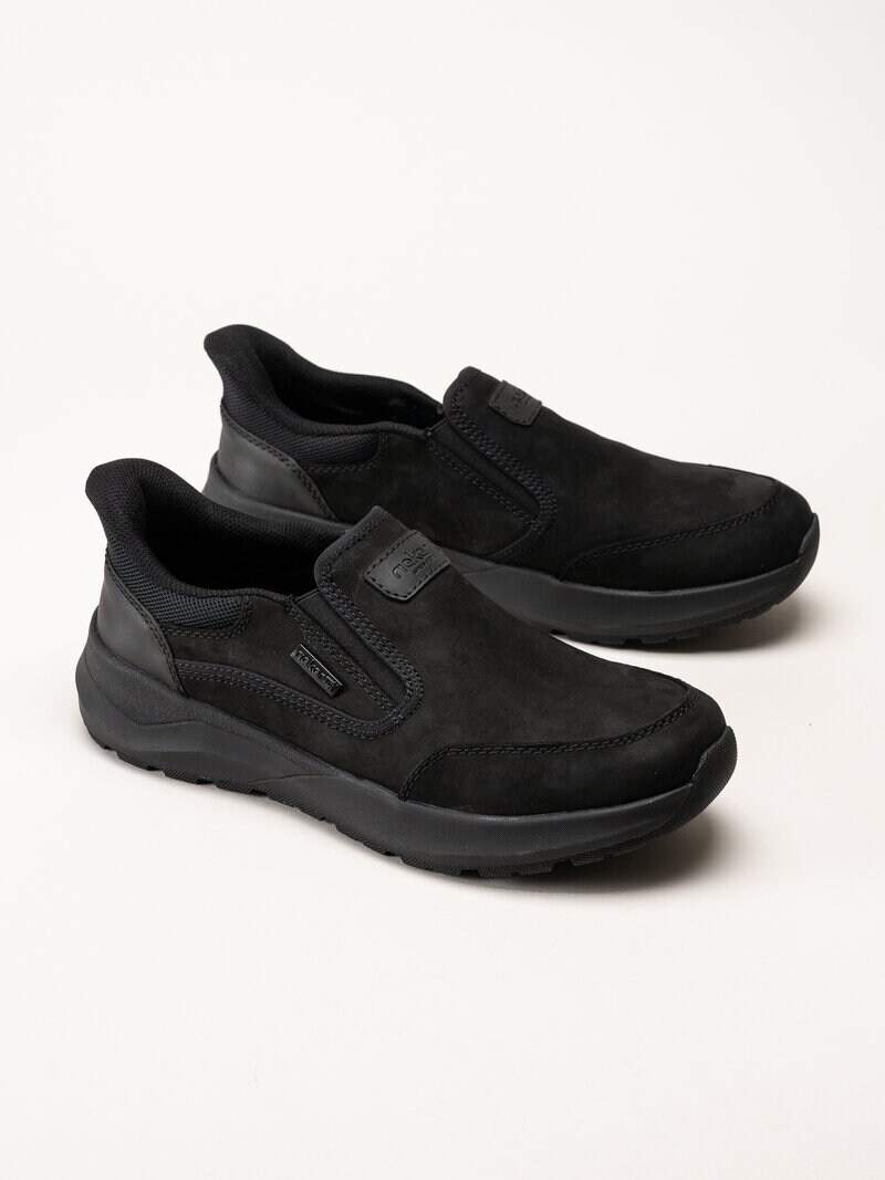 Rieker - Svarta slip on promenadskor i oljad nubuck