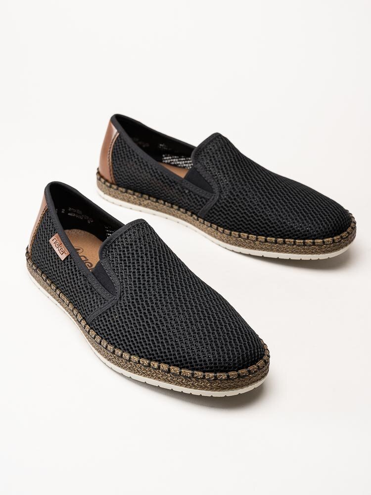 Rieker - Svarta slip on tygskor