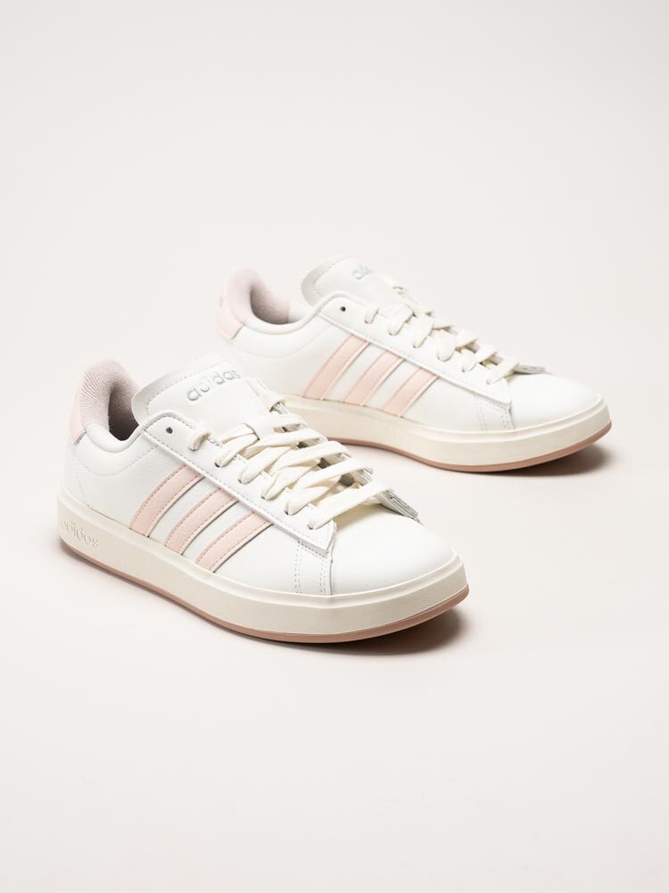 Adidas - Grand Court 2.0 - Vita sneakers i skinnimitation