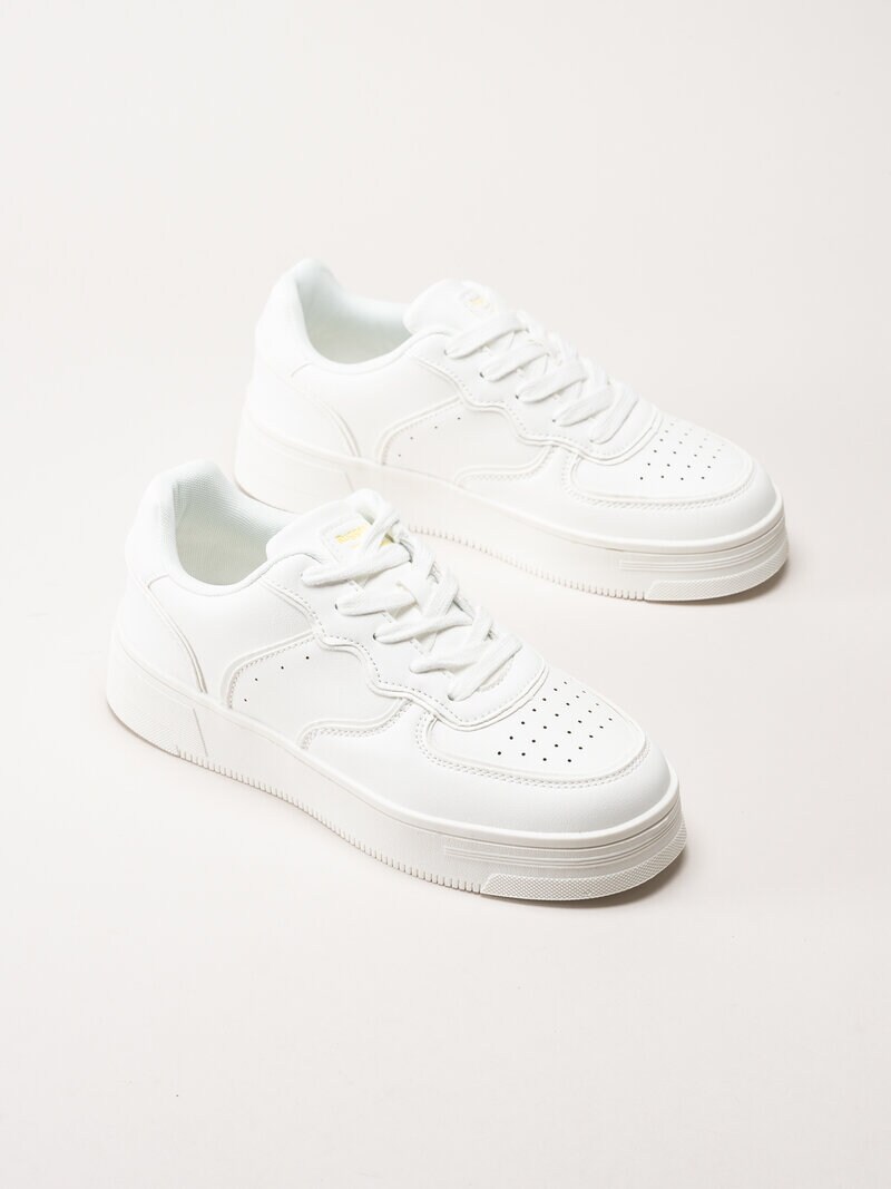 Rugged Gear - Vita sneakers i skinnimitation