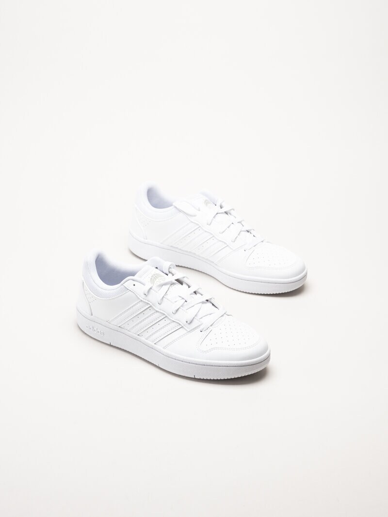 Adidas - Hoops Classic - Vita sneakers i skinnimitation