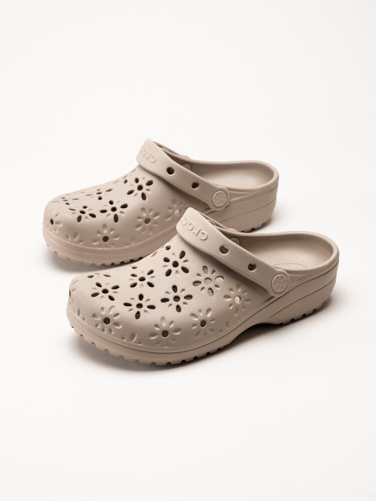 Crocs - Classic Floral Cut Out Clog - Bruna badtofflor