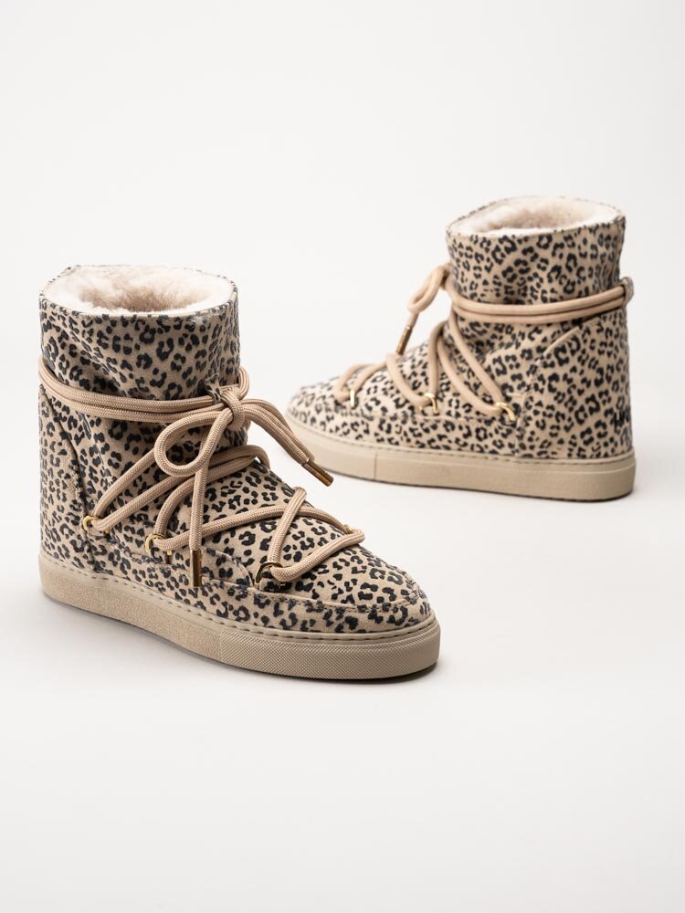 Inuikii - Classic Leo Wedge - Leopardmönstrade boots i mocka