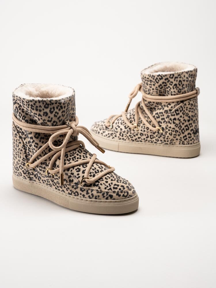Inuikii - Classic Leo Wedge - Leopardmönstrade boots i mocka
