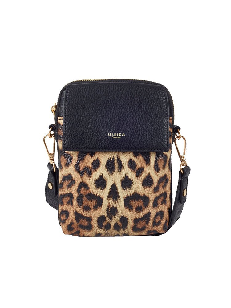 Ulrika Design - Multi Pockets - Svart större mobilväska med leopardmönster