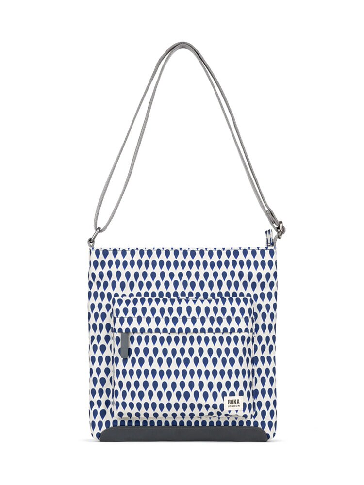 ROKA - Kennington B Recycled Canvas - Mönstrad axelremsväska i återvunnen canvas