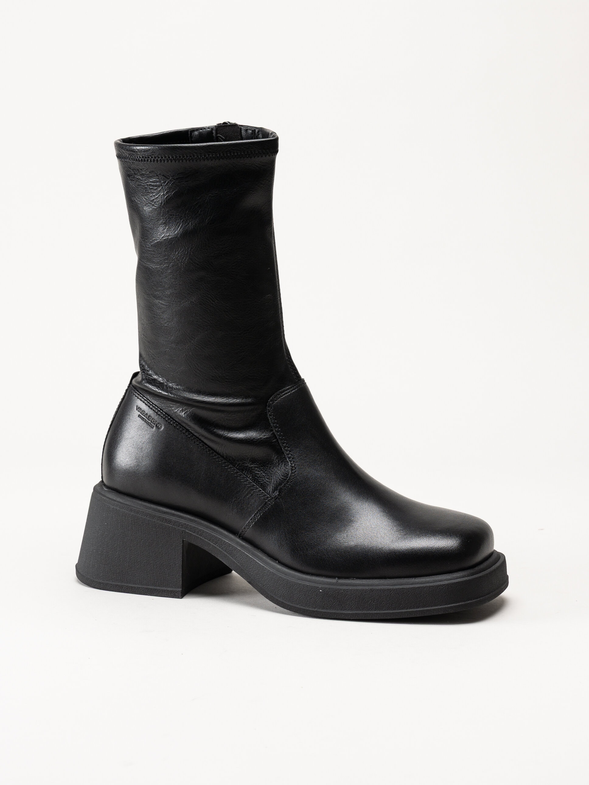 Vagabond - Dorah - Svarta boots med skinn och stretch