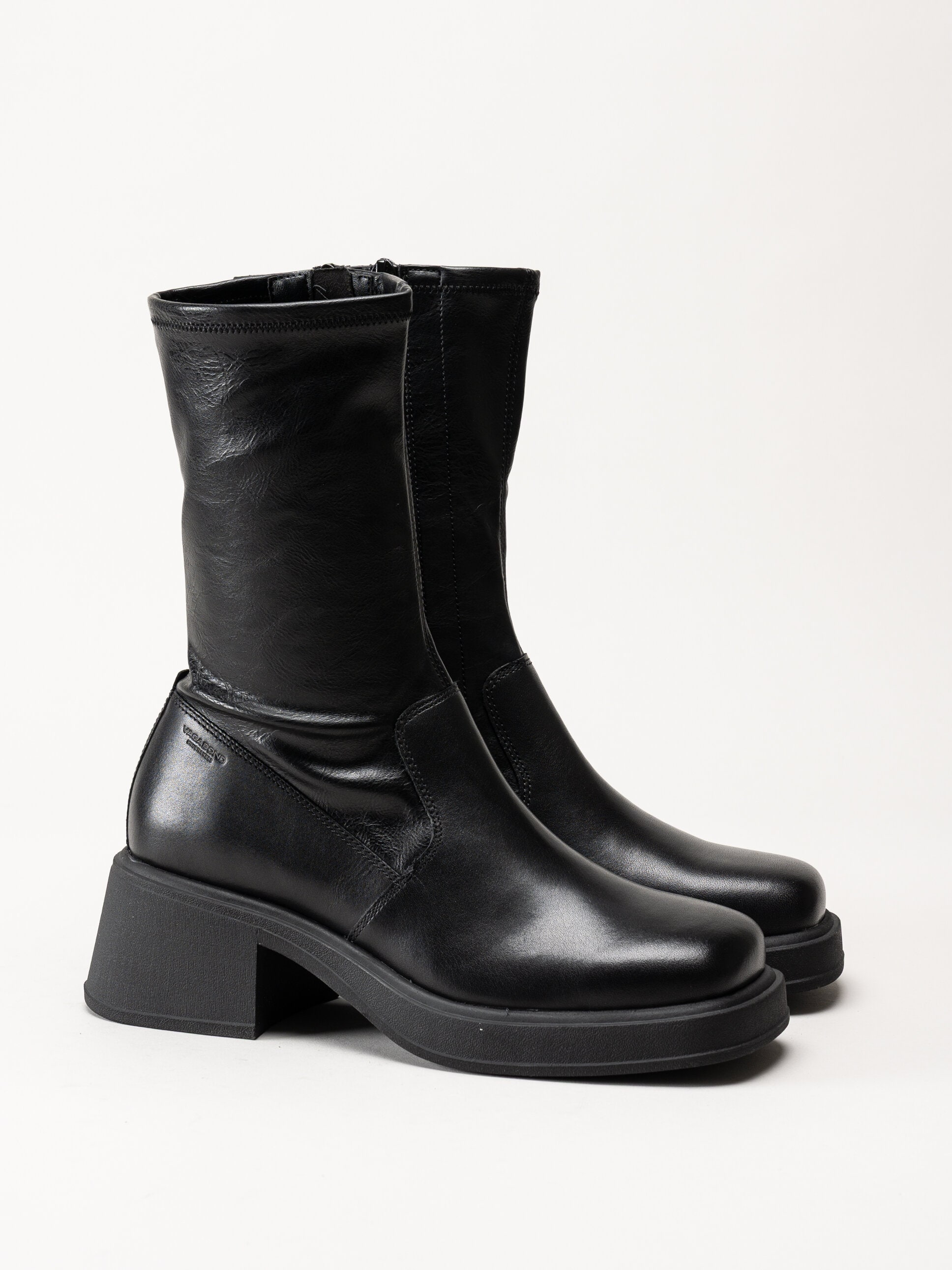 Vagabond - Dorah - Svarta boots med skinn och stretch