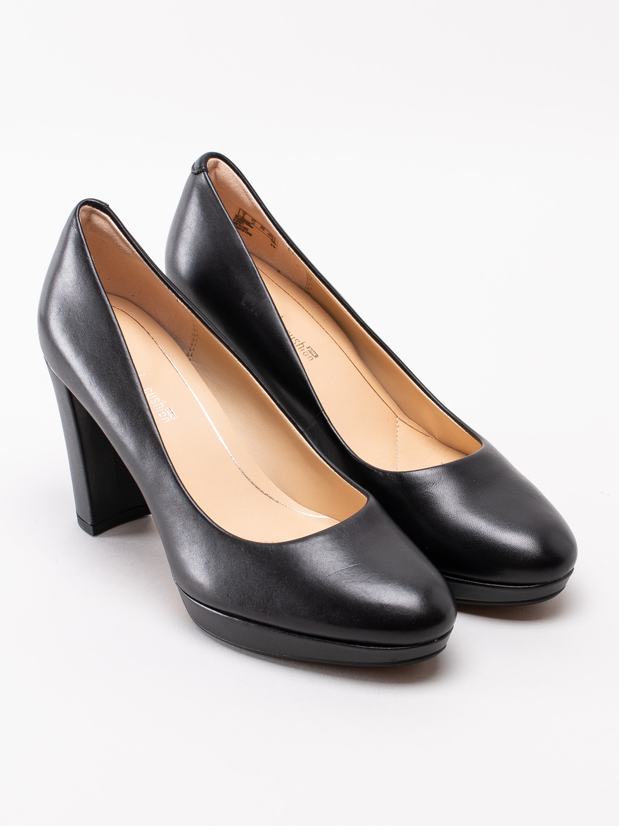 03193001 Clarks Kendra Sienna 26118842 svarta klassiska pumps med platå-3