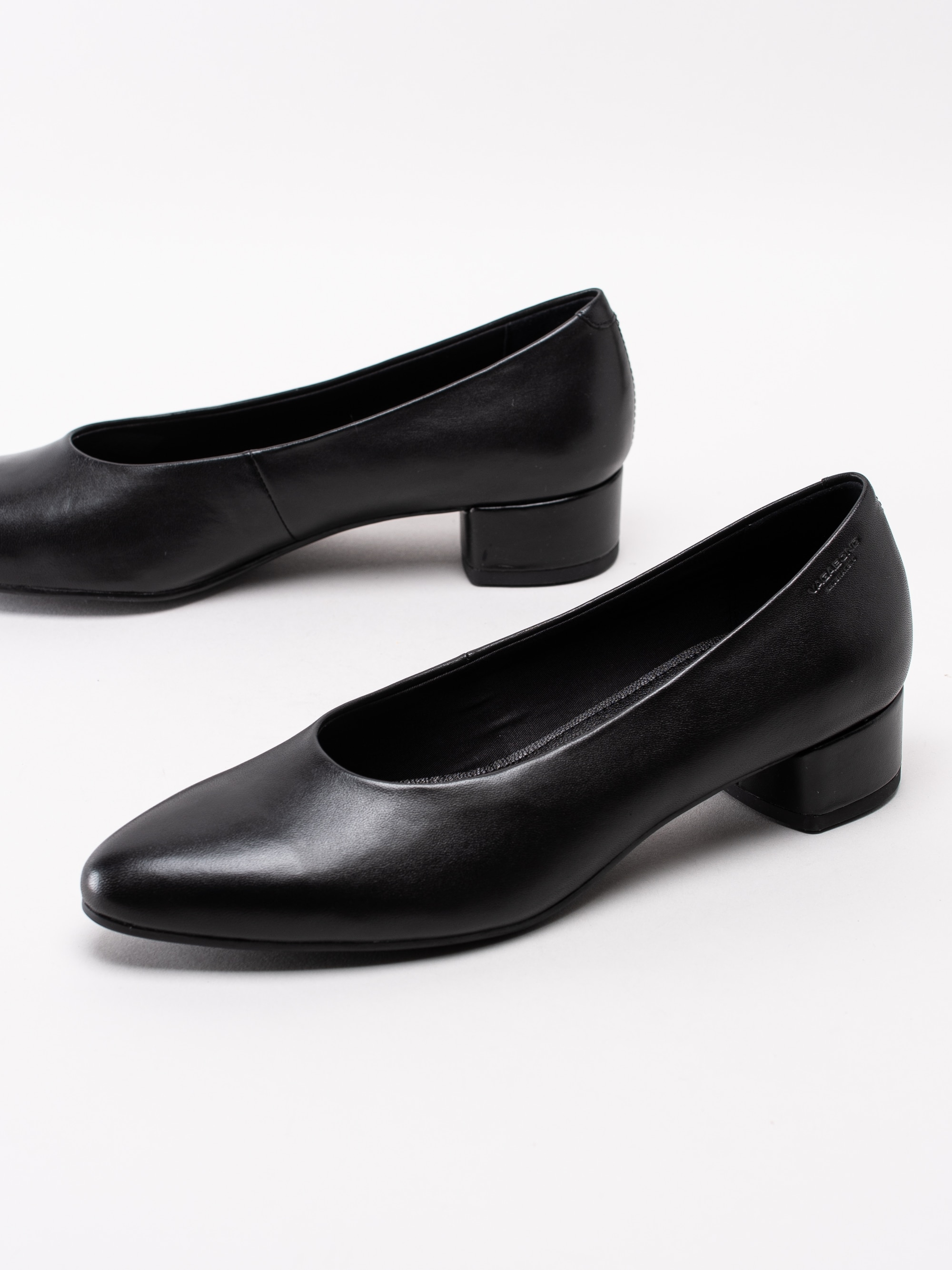 03193013 Vagabond Alica 4605-001-20 svarta klassiska lågklackade pumps-6