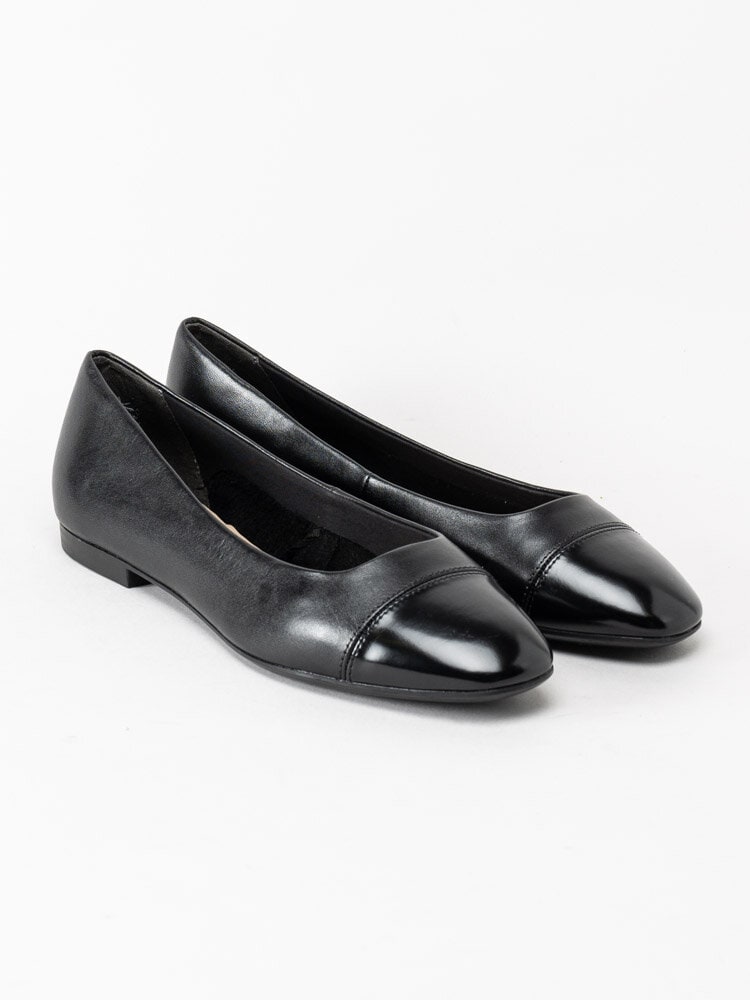 Tamaris - Svart ballerina i skinn