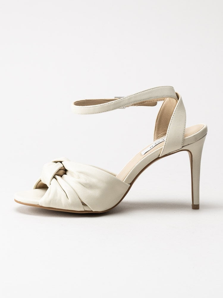 Steve Madden - Eleanor - Off white högklackade sandaletter i skinn