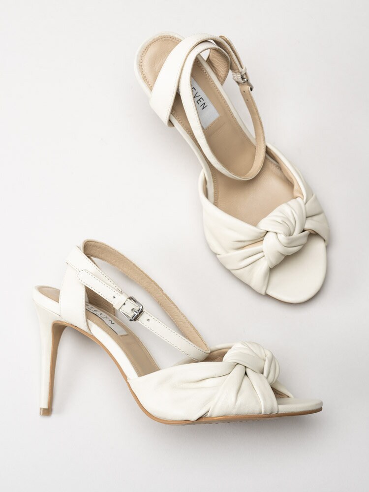 Steve Madden - Eleanor - Off white högklackade sandaletter i skinn