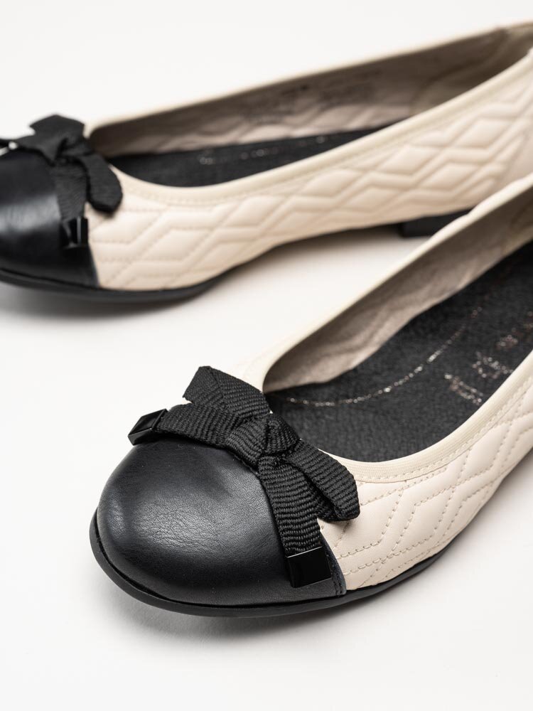 Tamaris - Beige ballerina i skinn