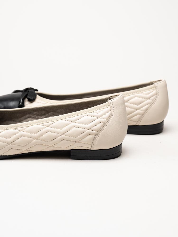 Tamaris - Beige ballerina i skinn