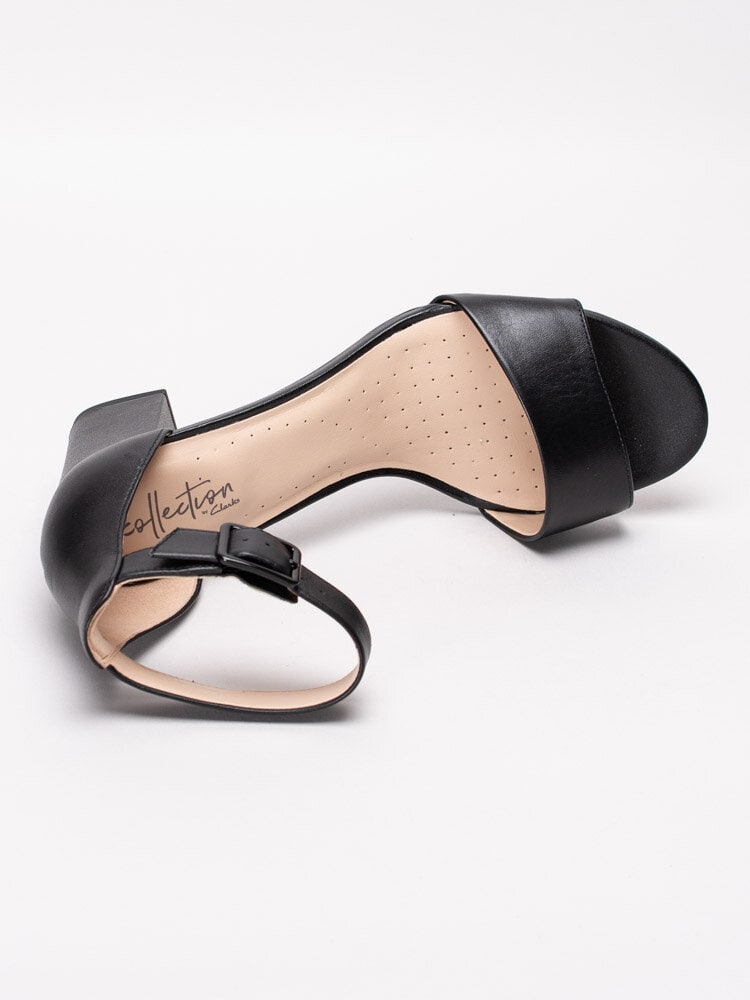Clarks - Deva Mae - Svarta sandaletter med vristrem