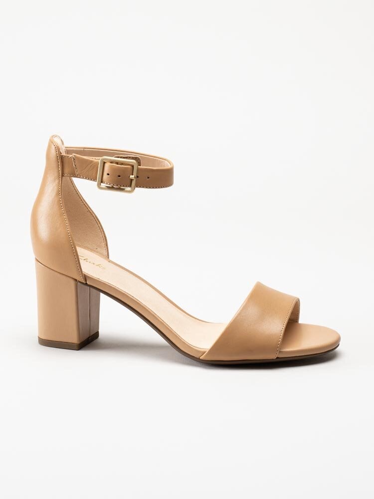 Clarks - Deva Mae - Beige sandaletter i skinn