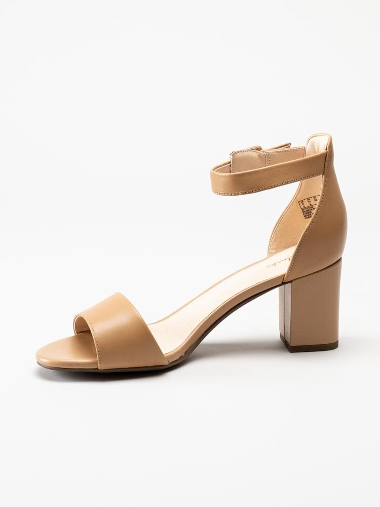 Clarks - Deva Mae - Beige sandaletter i skinn