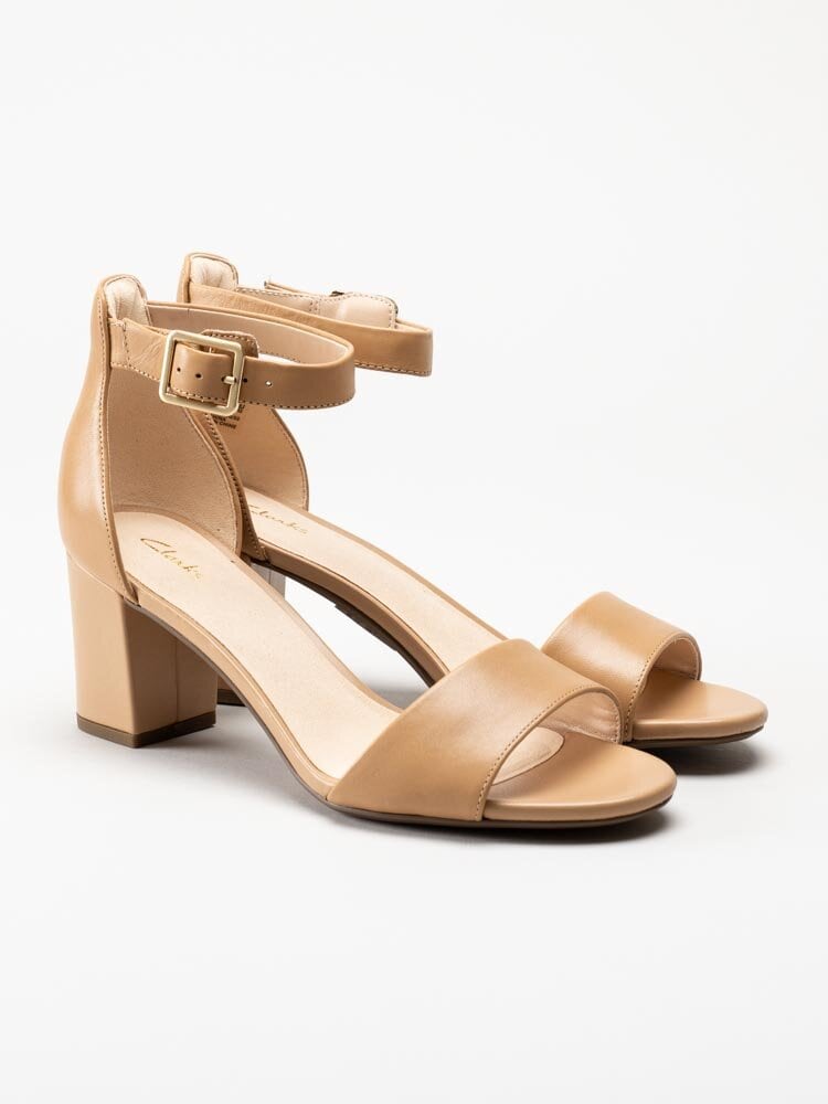 Clarks - Deva Mae - Beige sandaletter i skinn