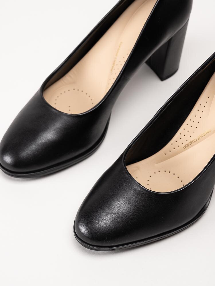 Clarks - Freva85 Court - Svarta pumps i skinn