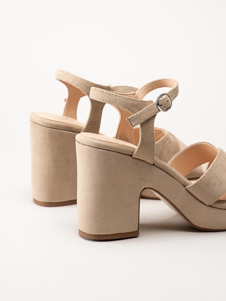 Duffy - Beige platåsandaletter i mockaimitation