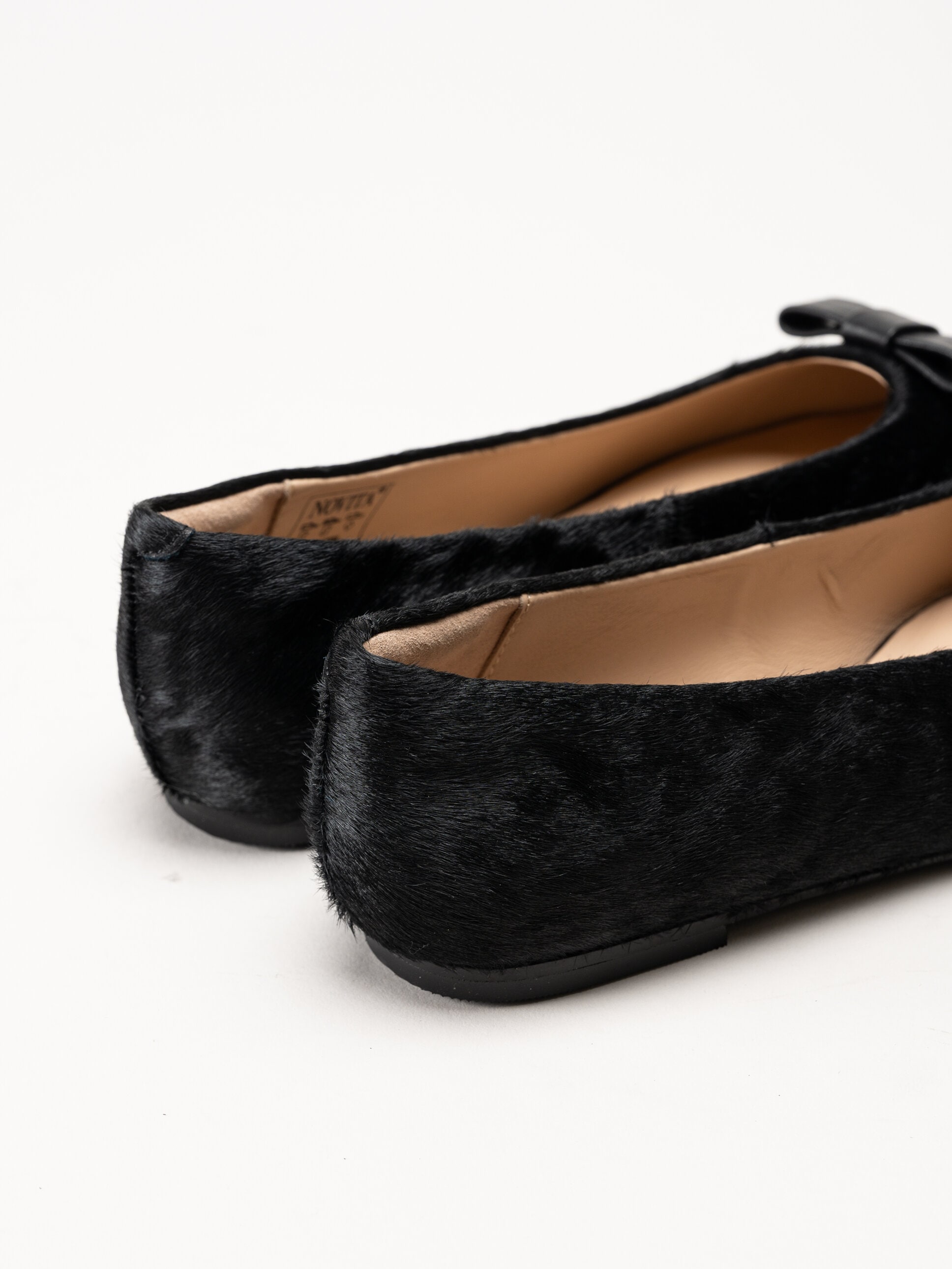 Novita - Manarola Pony - Svarta ballerina i koskinn