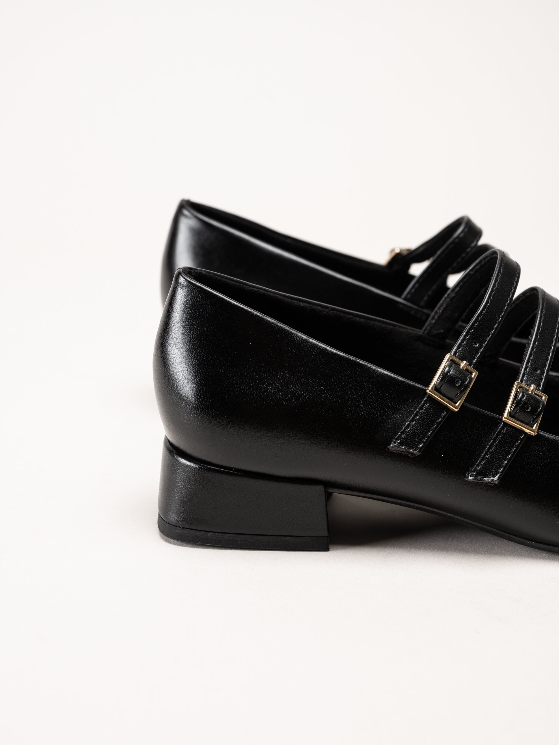 Marco Tozzi - Svarta pumps i skinnimitation