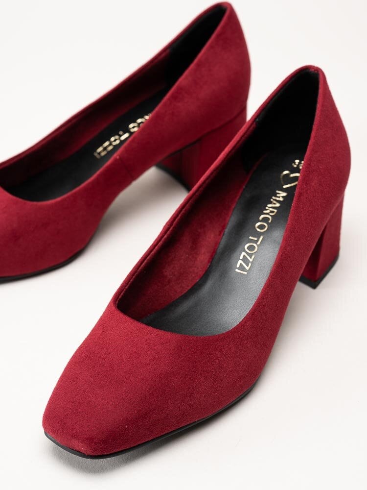 Marco Tozzi - Röda pumps i mockaimitation