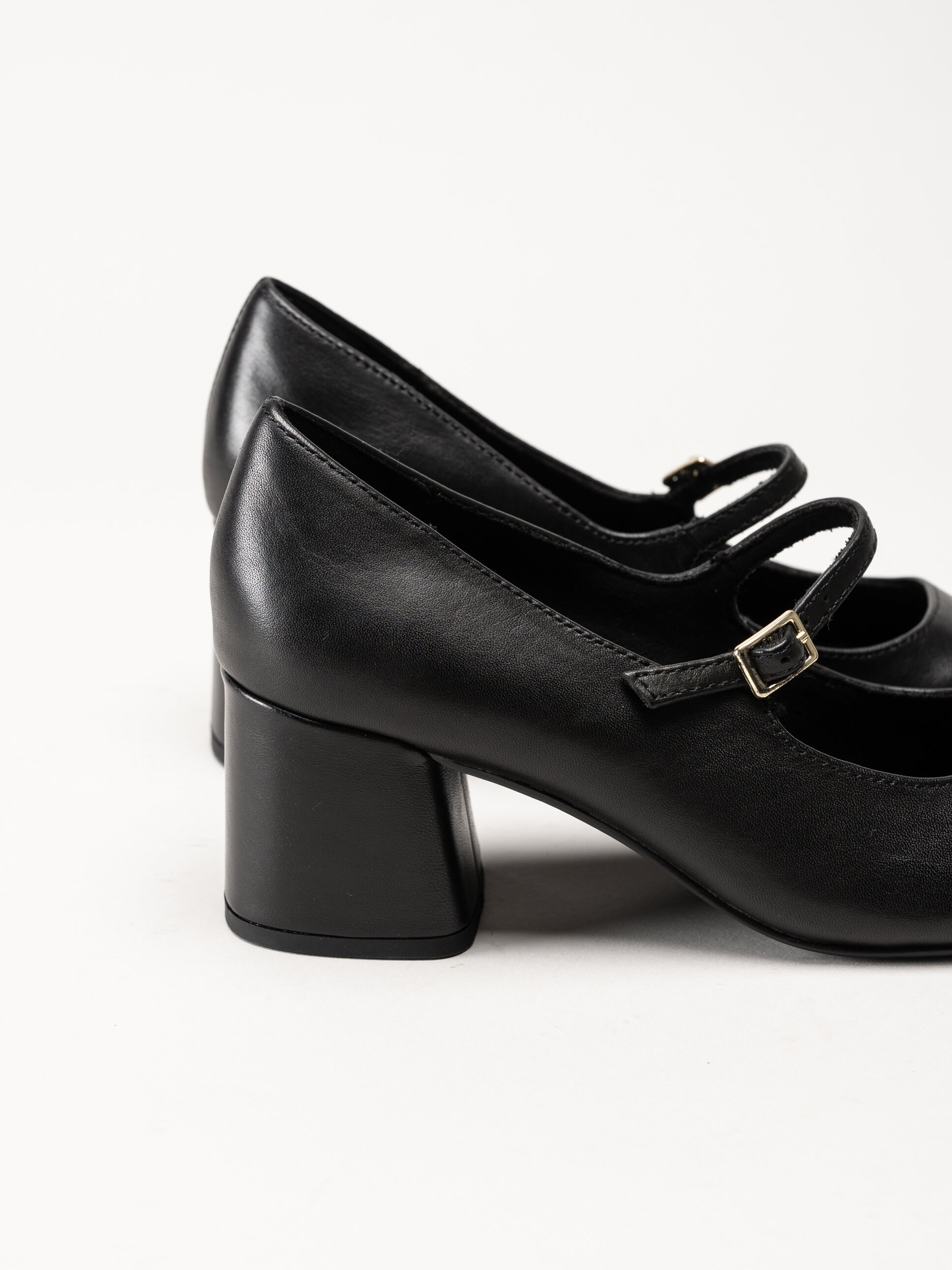 Marco Tozzi - Svarta pumps med slejf