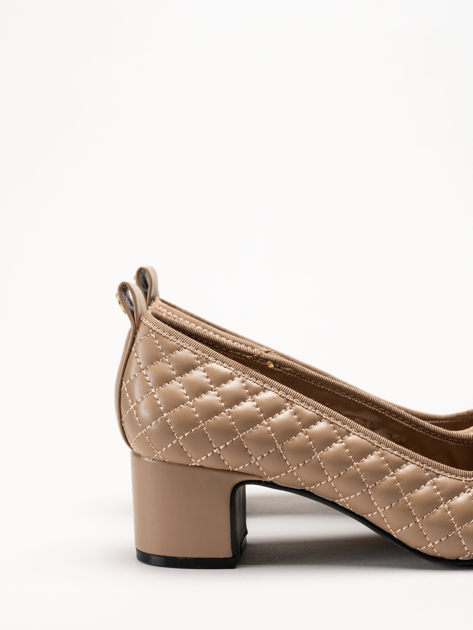 Ilse Jacobsen - Altura03 - Beige quiltad pumps