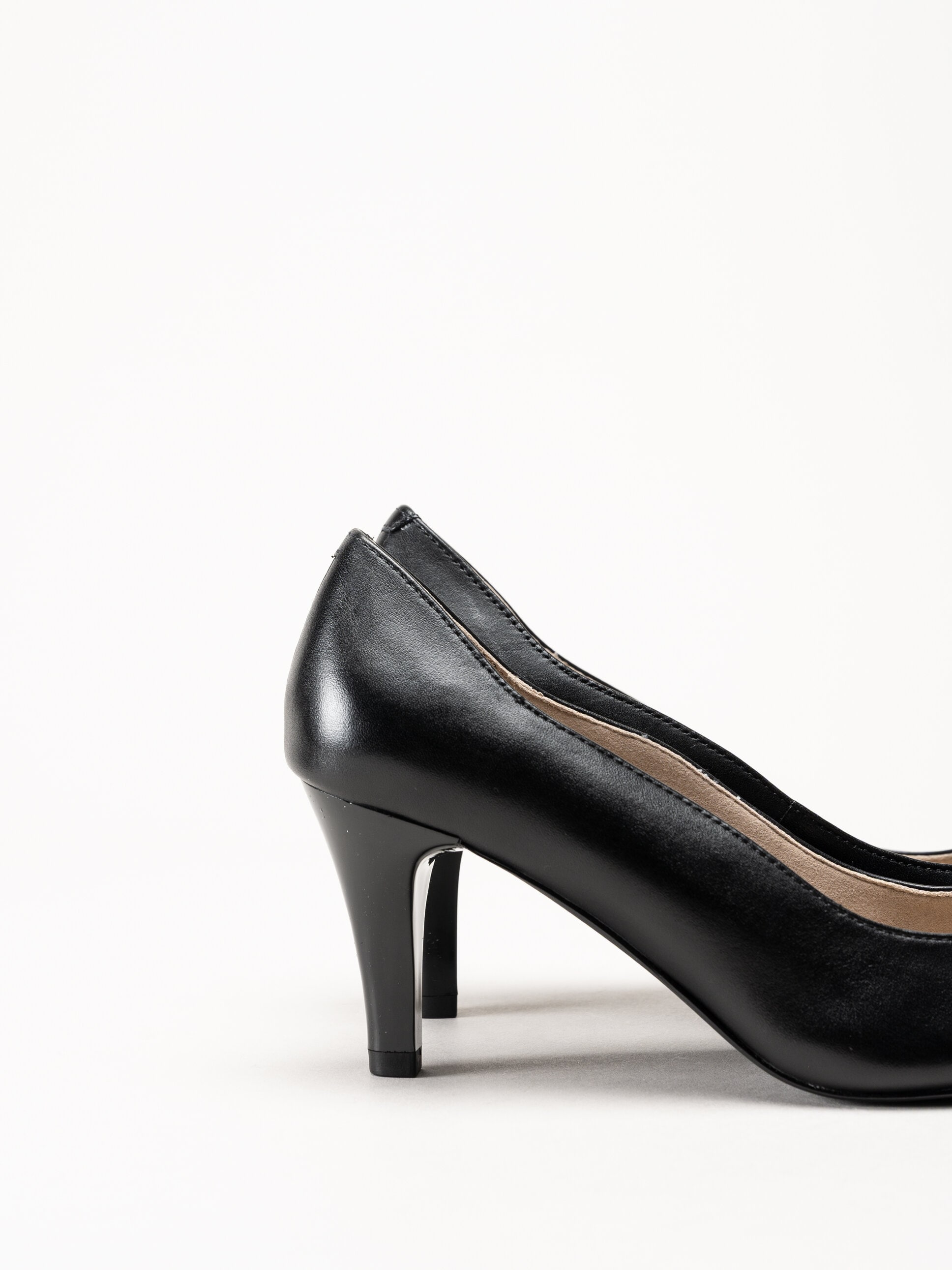 Caprice - Svarta pumps i skinn