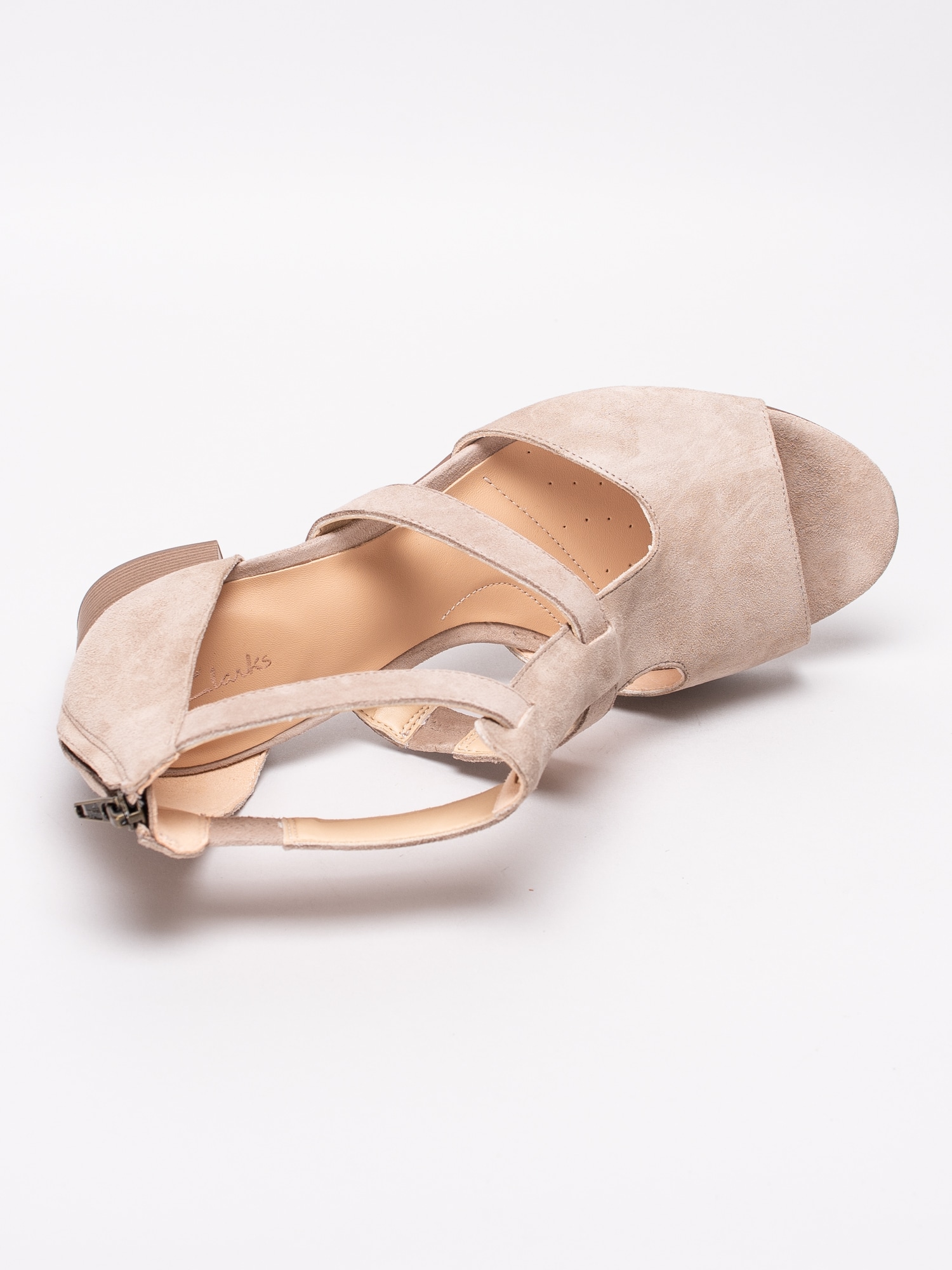 06191013 Clarks Deloria Fae 26141571 beige sandaletter med T-slejf och dragkedja-4