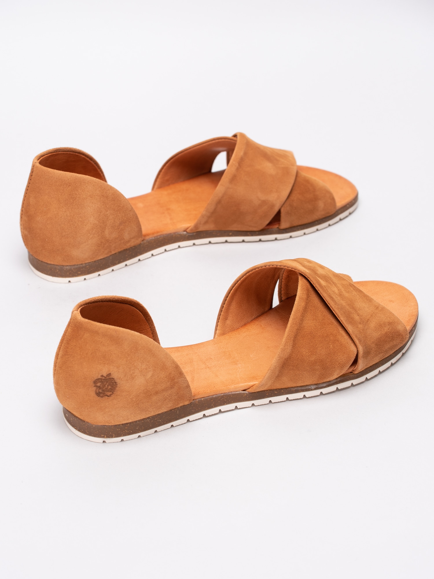 06191019 Apple of Eden Chiusi Cognac bruna ballerinaskor med korsade band-6