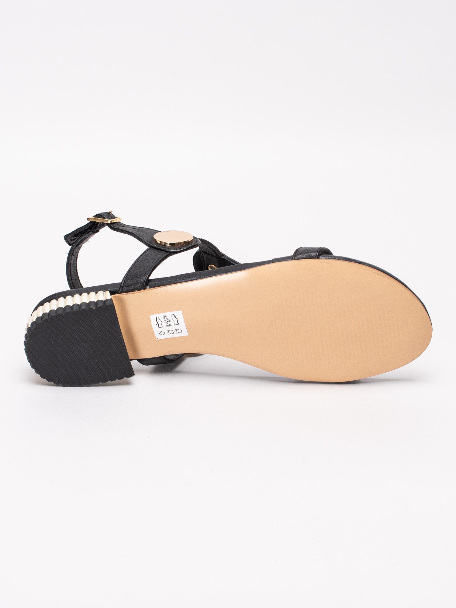 06191025 Copenhagen Shoes Eliza CS1850-001 svarta sandaler med T-slejf och guldknappar-5