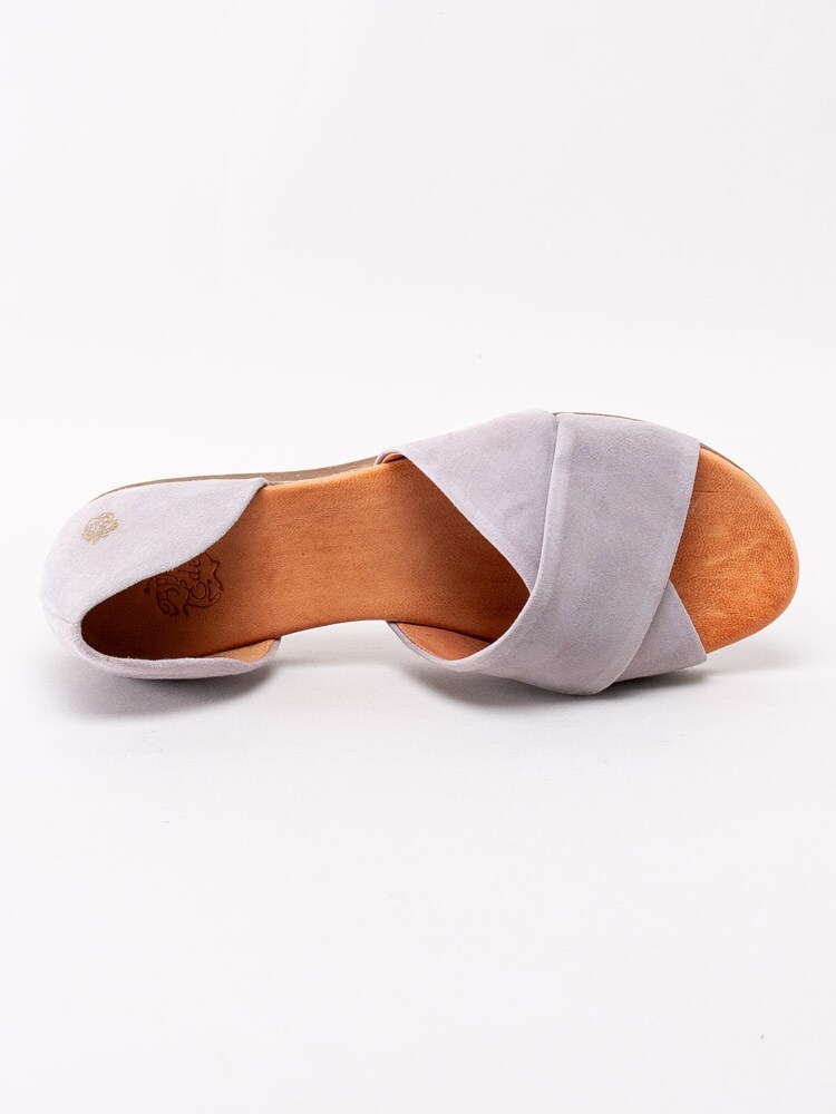 06201011 Apple of Eden Chiusi Light Grey Ljusgrå slip on sandaler med korslagda band-4